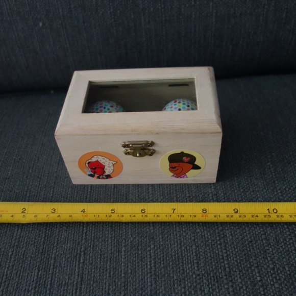 Pre-Loved Hand Designed Titleist Pro VIx  Golf Balls with Collectable Wooden Box - Picture 14 of 16